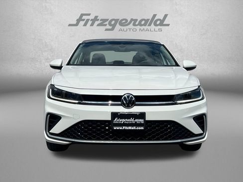Used 2025 Volkswagen Jetta SE FWD image 6