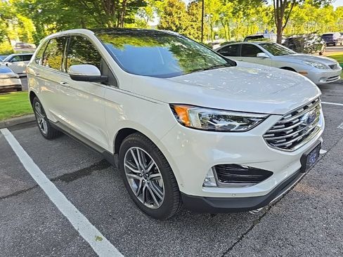 Used 2019 Ford Edge Titanium w/ Equipment Group 301A AWD/4WD image 2