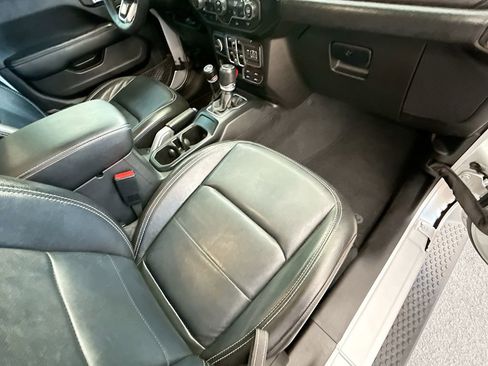 Used 2022 Jeep Wrangler Unlimited Sahara w/ Cold Weather Group image 33
