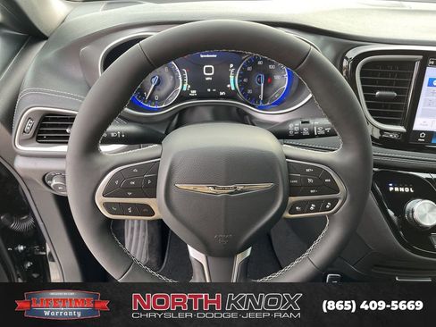 New 2026 Chrysler Pacifica Select image 8