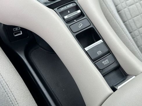 Used 2023 Honda HR-V LX image 31