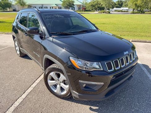 Used 2020 Jeep Compass Latitude FWD image 2