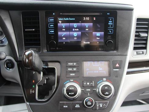 Used 2015 Toyota Sienna XLE Premium AWD/4WD image 27