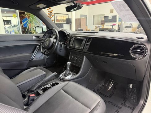 Used 2018 Volkswagen Beetle 2.0T FWD image 16