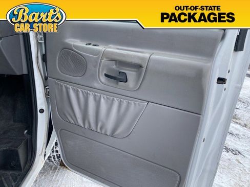 Used 2001 Ford E-250 and Econoline 250 image 8