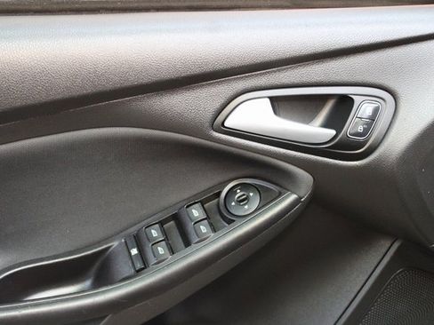 Used 2017 Ford Focus SE image 12