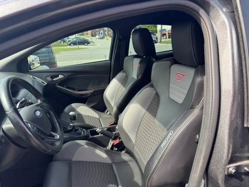 Used 2018 Ford Focus ST image 25