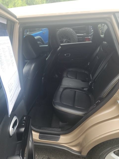 Used 2015 Kia Soul + w/ Primo Package FWD image 6