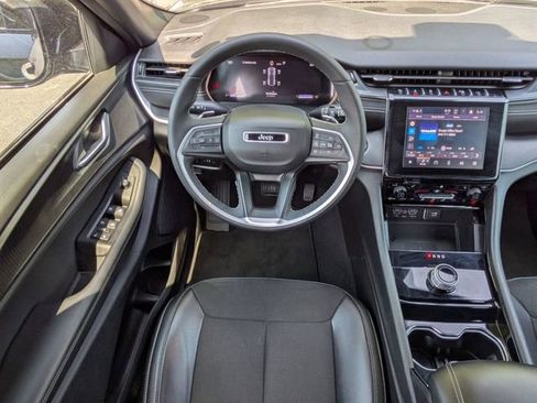 Used 2023 Jeep Grand Cherokee Altitude AWD/4WD image 17