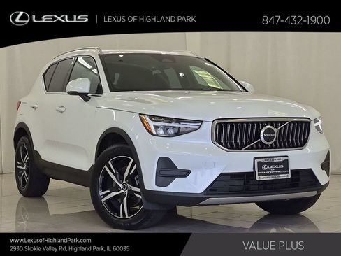 Used 2025 Volvo XC40 B5 Core AWD/4WD image 1