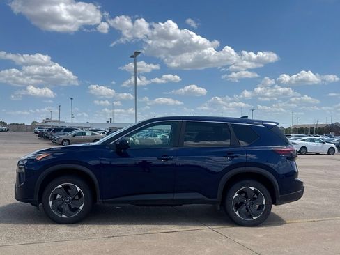 Certified 2025 Nissan Rogue SV AWD/4WD image 14
