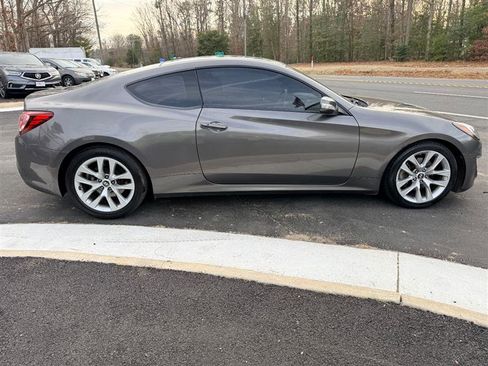 Used 2013 Hyundai Genesis 3.8 image 5