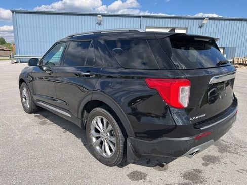 Used 2023 Ford Explorer Limited AWD/4WD image 2