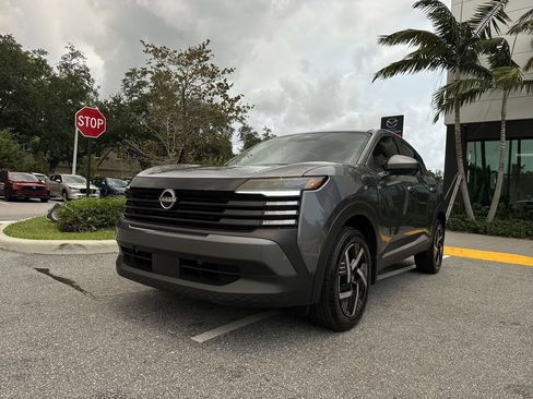 Used 2025 Nissan Kicks SV FWD image 31