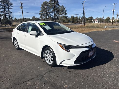 Used 2024 Toyota Corolla LE image 2