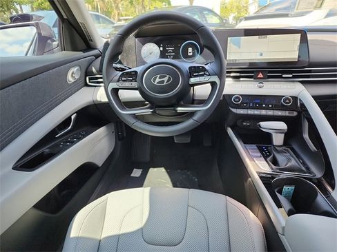 New 2025 Hyundai Elantra Limited image 10