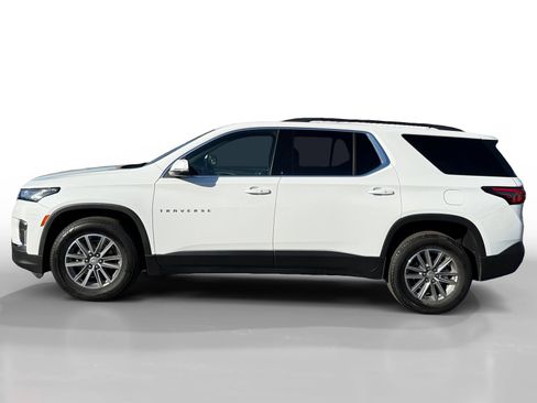 Used 2023 Chevrolet Traverse LT image 2