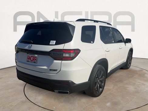 Used 2025 Honda Pilot Sport image 11