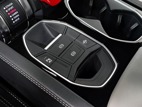 Used 2021 Lamborghini Urus image 25