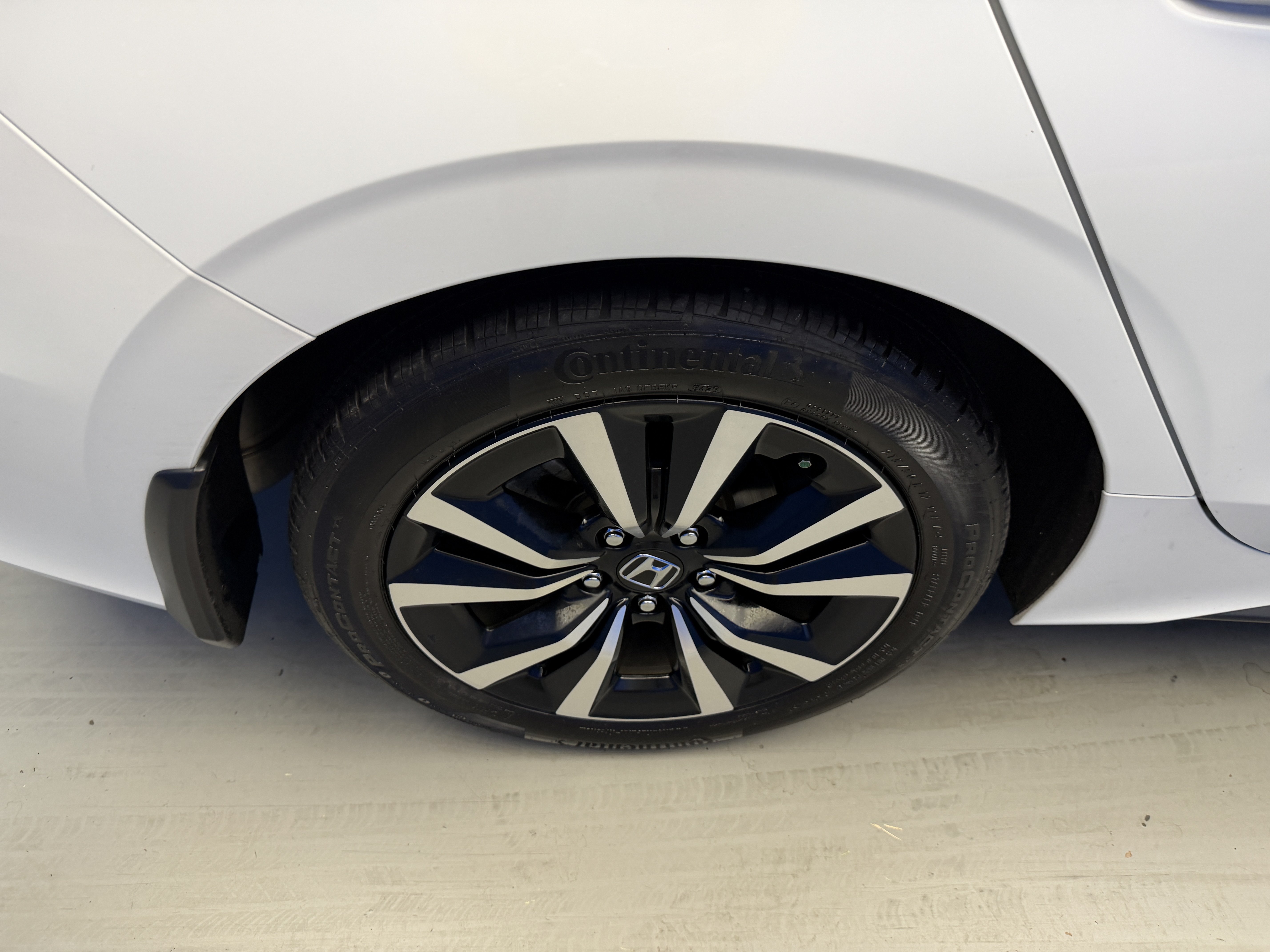 Used 2024 Honda Civic EX-L image 8