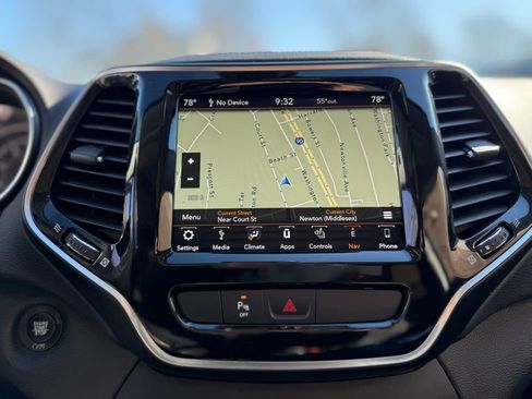 Used 2019 Jeep Cherokee Limited image 7