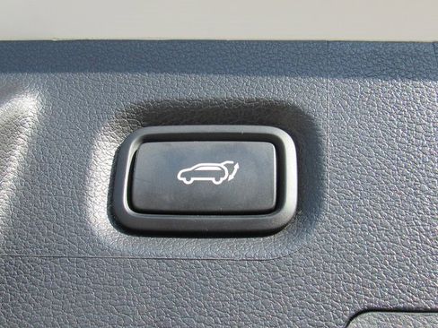 Used 2023 Hyundai Santa Fe SEL Premium image 6