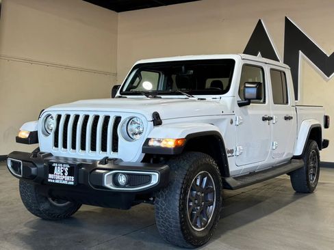 Used 2022 Jeep Gladiator Overland w/ Popular Equipment Package AWD/4WD image 1