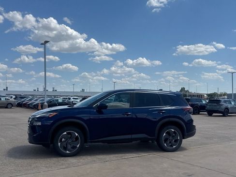 Certified 2025 Nissan Rogue SV AWD/4WD image 13