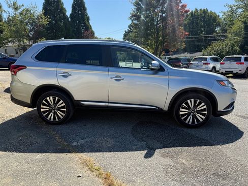 Used 2020 Mitsubishi Outlander FWD image 6