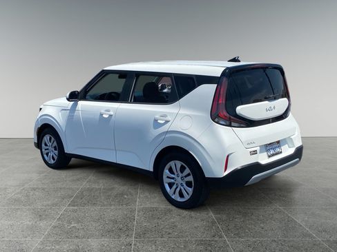 Used 2023 Kia Soul LX FWD image 3