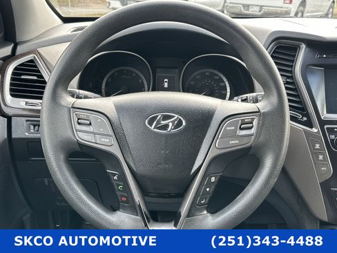 Used 2018 Hyundai Santa Fe SE w/ Cargo Package image 18