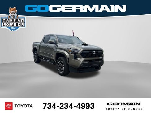 Used 2024 Toyota Tacoma TRD Sport AWD/4WD image 4