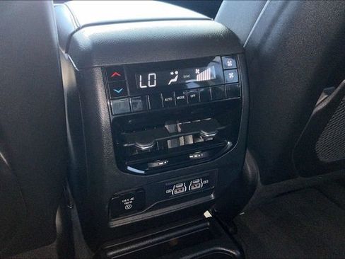 Used 2024 Jeep Grand Cherokee L Laredo w/ Luxury Tech Group I AWD/4WD image 25