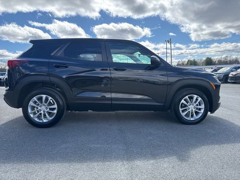 Used 2024 Chevrolet TrailBlazer LS w/ LS Convenience Package FWD image 2