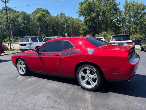 Used 2012 Dodge Challenger R/T RWD image 8