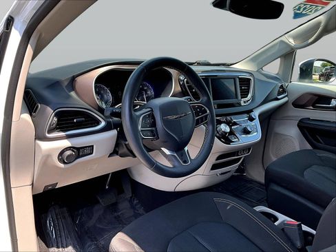 Used 2023 Chrysler Voyager LX FWD image 18