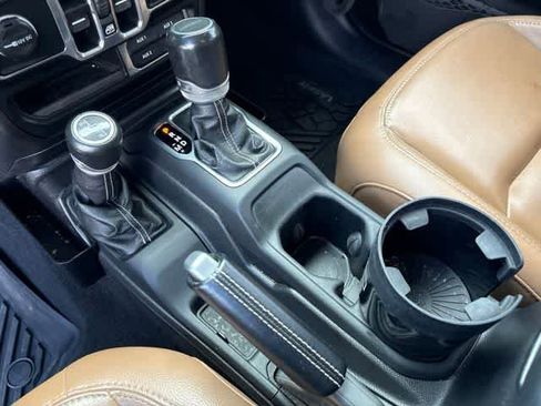 Used 2020 Jeep Gladiator Overland AWD/4WD image 18