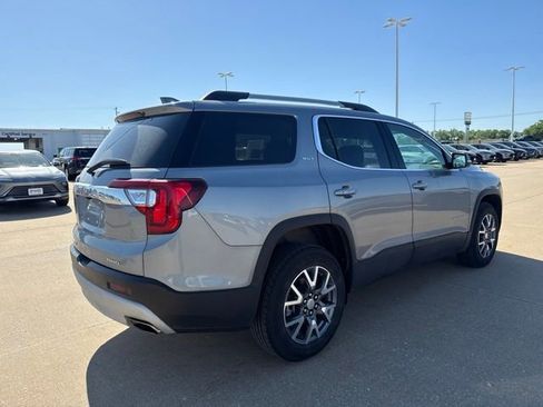 Used 2023 GMC Acadia SLT w/ Preferred Package AWD/4WD image 3
