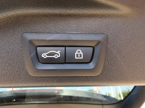 Used 2022 BMW X5 sDrive40i w/ M Sport Package image 12