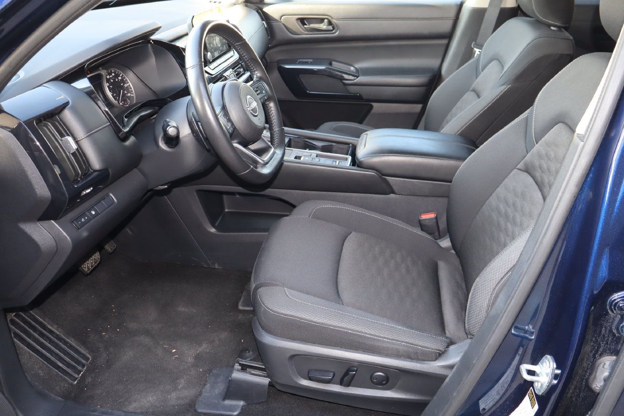 Used 2024 Nissan Pathfinder SV FWD image 16