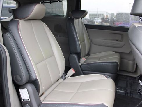 Used 2017 Kia Sedona LX w/ LX Essentials Premium Package image 22