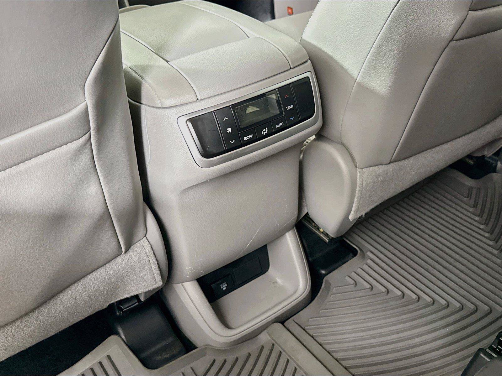 Used 2015 Toyota Highlander Limited FWD image 38