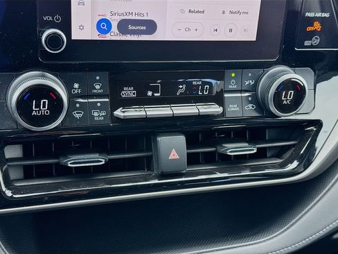 Used 2023 Toyota Highlander LE image 12