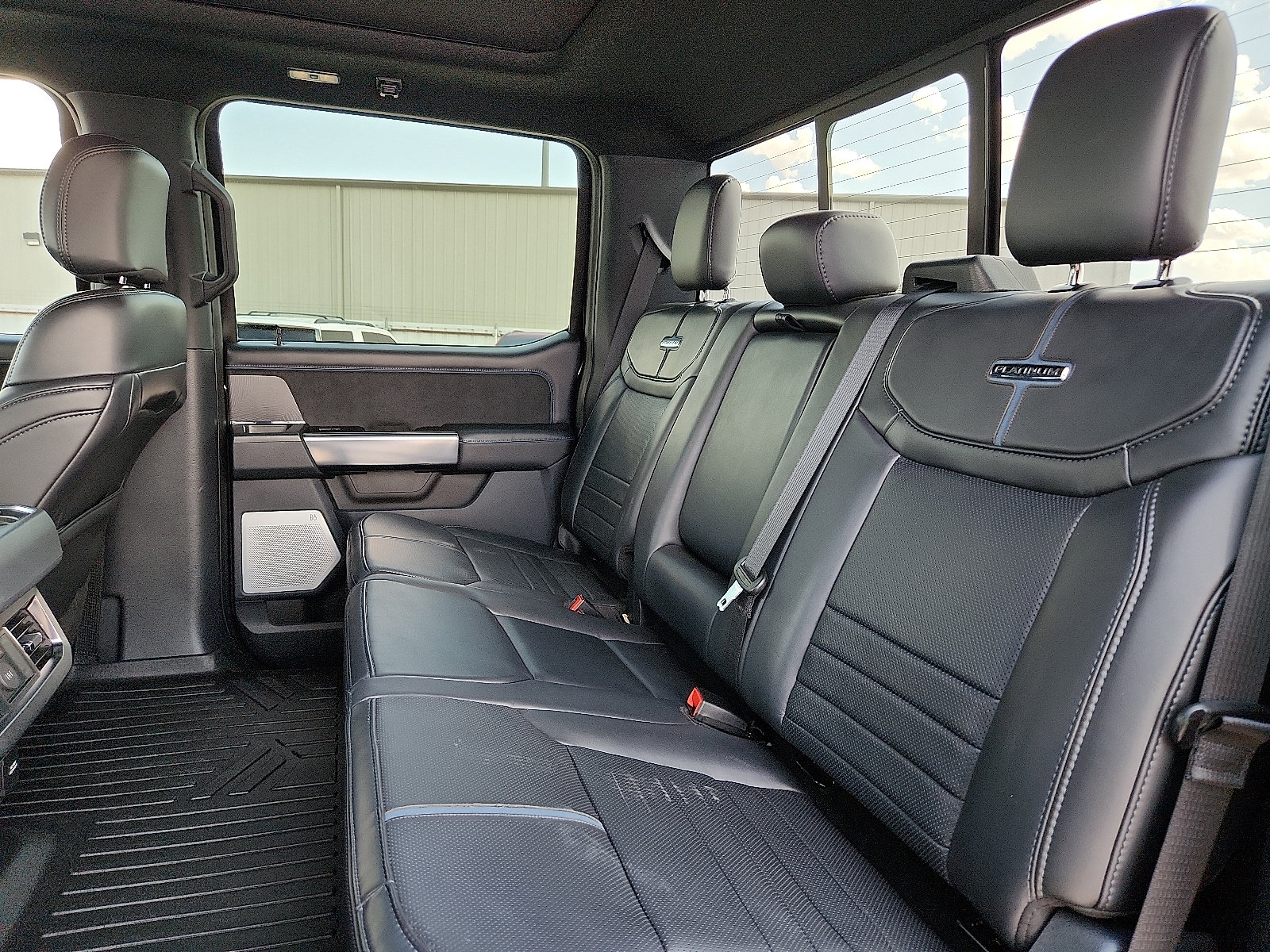 Used 2025 Ford F250 Platinum w/ Tremor Off-Road Package AWD/4WD image 10