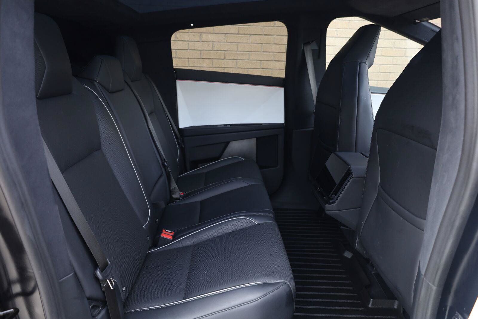 Used 2024 Tesla Cybertruck AWD Crew Cab image 26