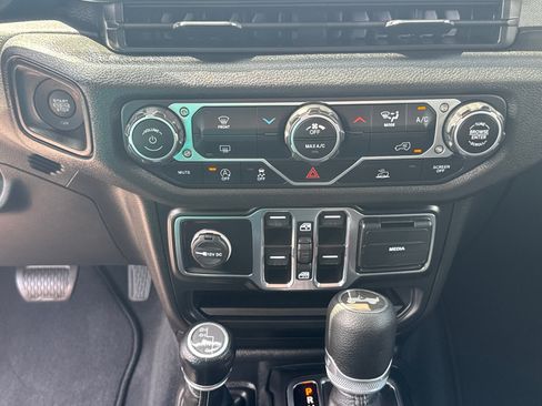 Used 2025 Jeep Wrangler Unlimited Sport AWD/4WD image 12