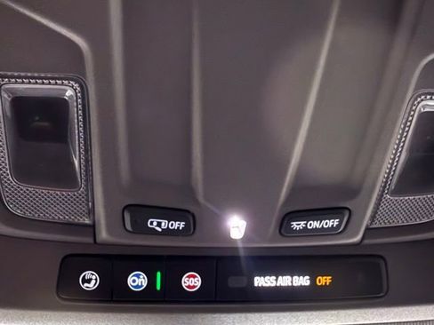 Used 2021 Chevrolet Silverado 1500 LT image 24