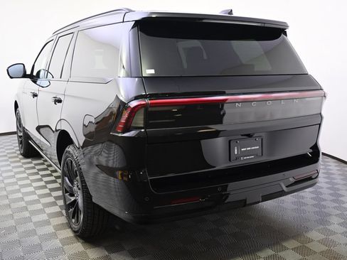 New 2026 Lincoln Navigator Reserve AWD/4WD image 4