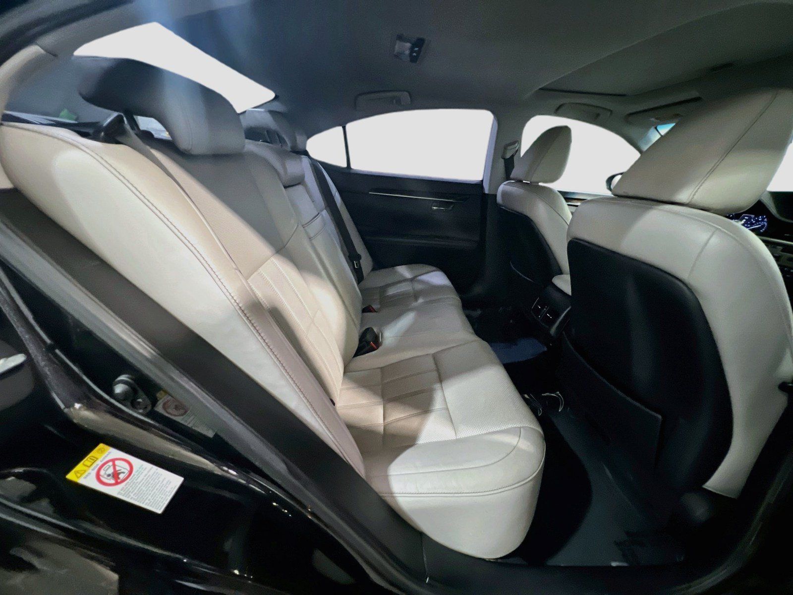 Used 2016 Lexus ES 350 w/ Luxury Package w/Wood Trim FWD image 21