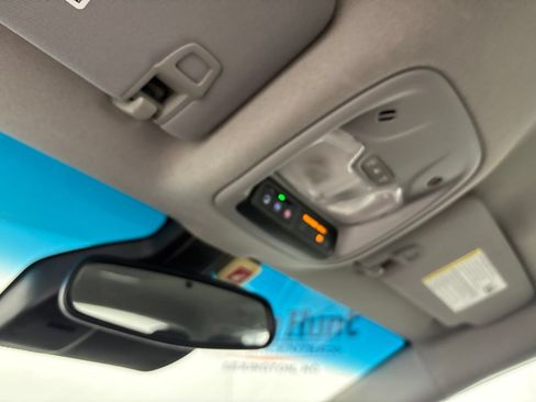 Used 2022 Chevrolet Bolt LT w/ Infotainment Package FWD image 16
